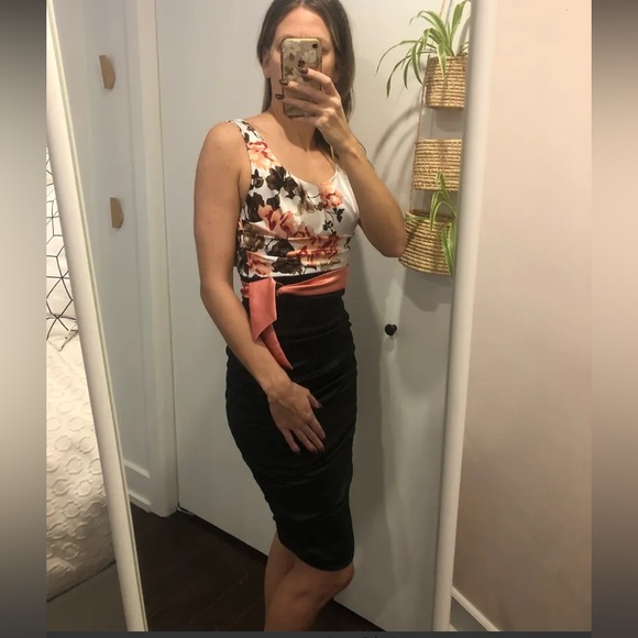 Le Château satin floral dress - Picture 3 of 6